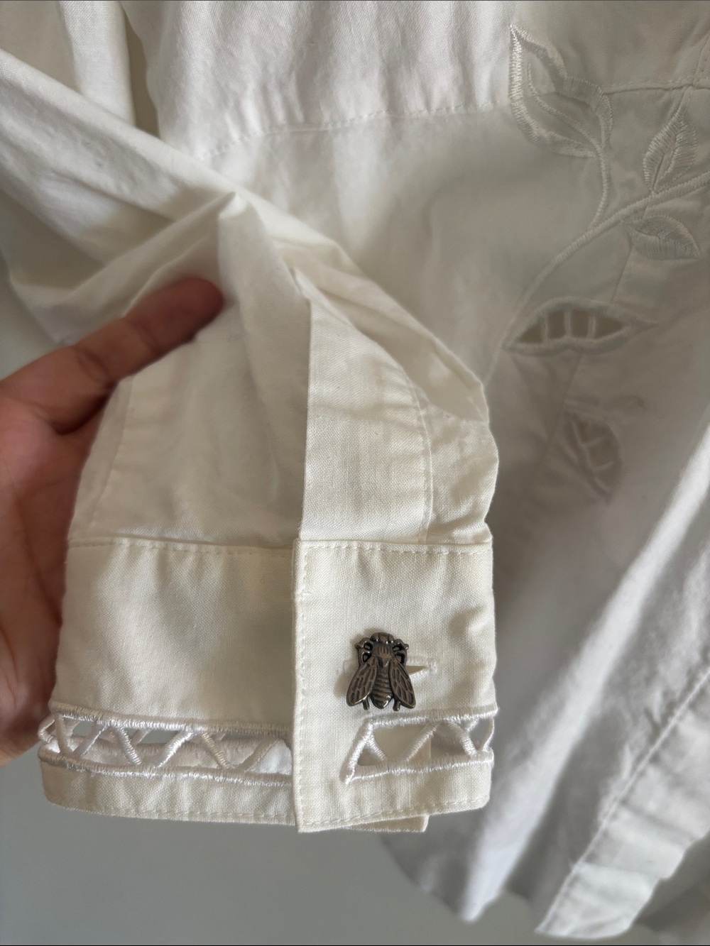 VTG Together • 100% cotton embroidered white button up with metal bug buttons. - Picture 4 of 9
